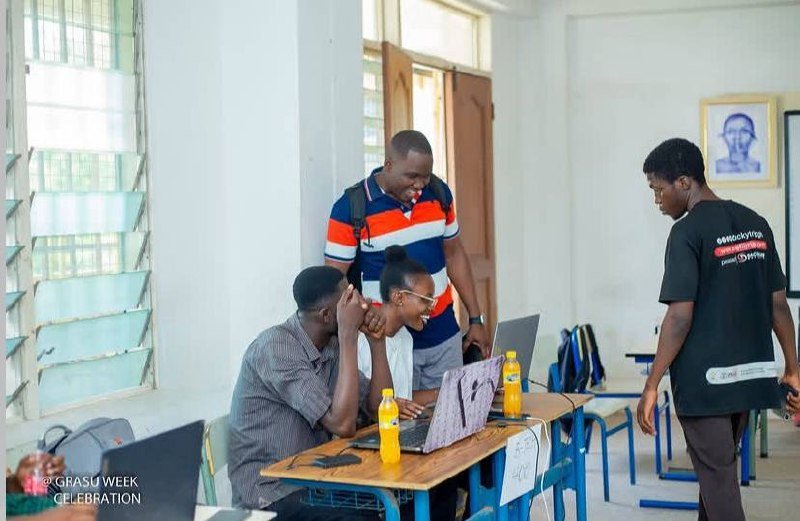 photo 6048757556160697937 x